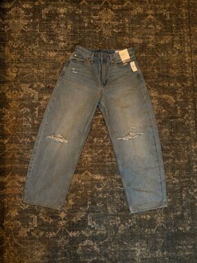 GAP - Women’s Curvy High Rise Barrel Jeans (Petite) *BRAND NEW*